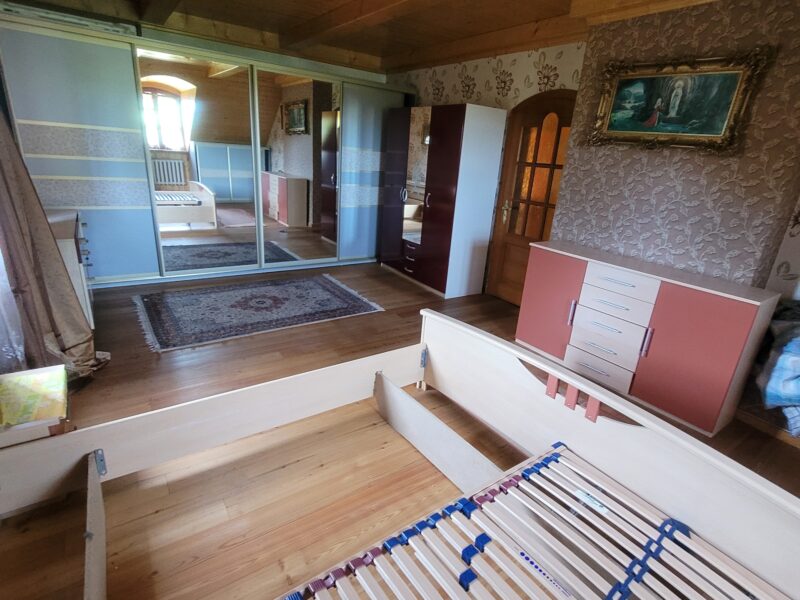 Piekny duzy dom z duzą działką (54ar)