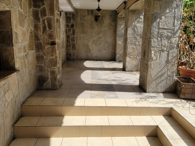 Piekny duzy dom z duzą działką (54ar)