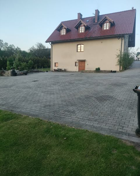 Piekny duzy dom z duzą działką (54ar)