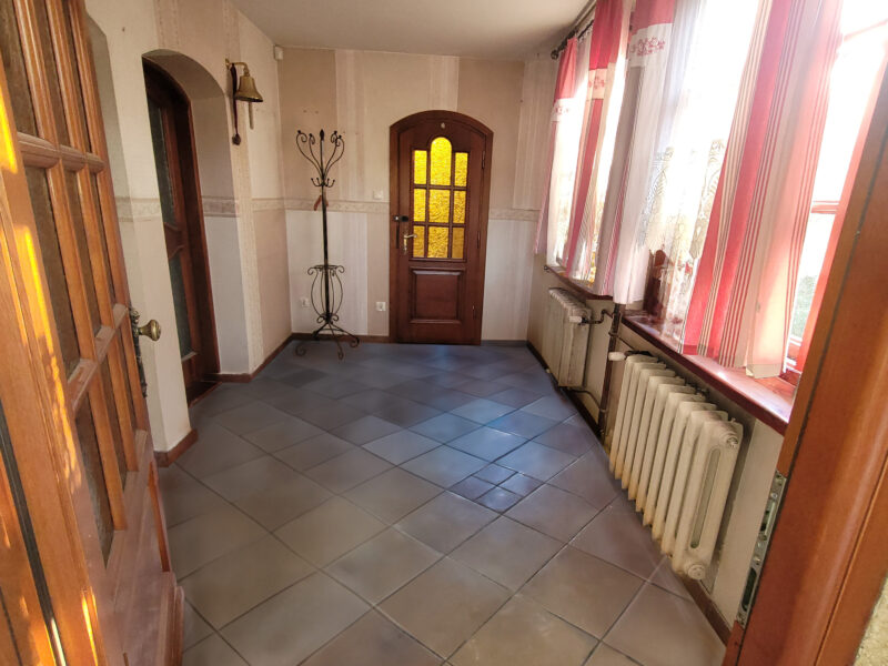 Piekny duzy dom z duzą działką (54ar)